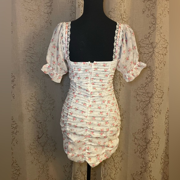 NEW WITHOUT TAGS For Love & Lemons White Floral Ruched Mini Dress XS - Picture 5 of 6